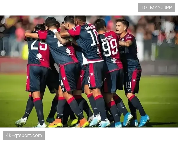 聚焦：卡利亚里主场为当地洪灾遇难者默哀，球员臂缠黑纱出战